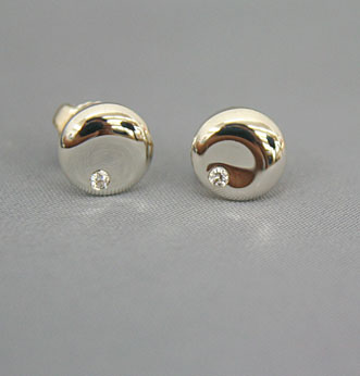 ほこり ジャンプ ハンサム ティファニー メンズ ピアス Nishino Cl Jp